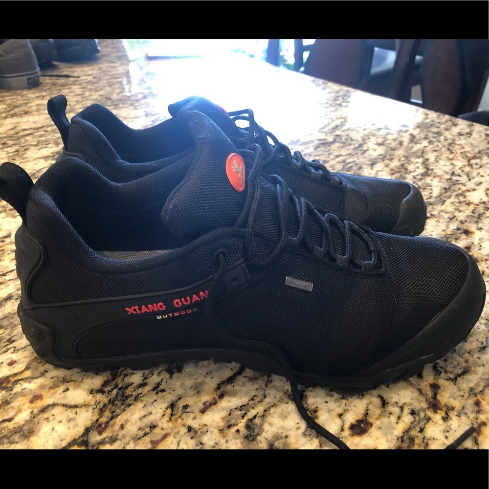 Xiang Guan hiking shoes
